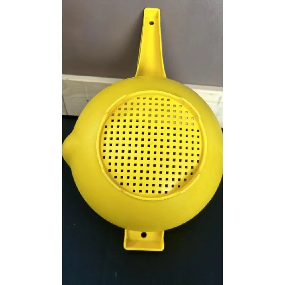Vintage Tupperware #1523 Large 2 QT. Yellow Colander Strainer